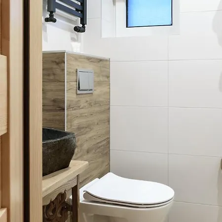 Ami Bed & Breakfast 3*